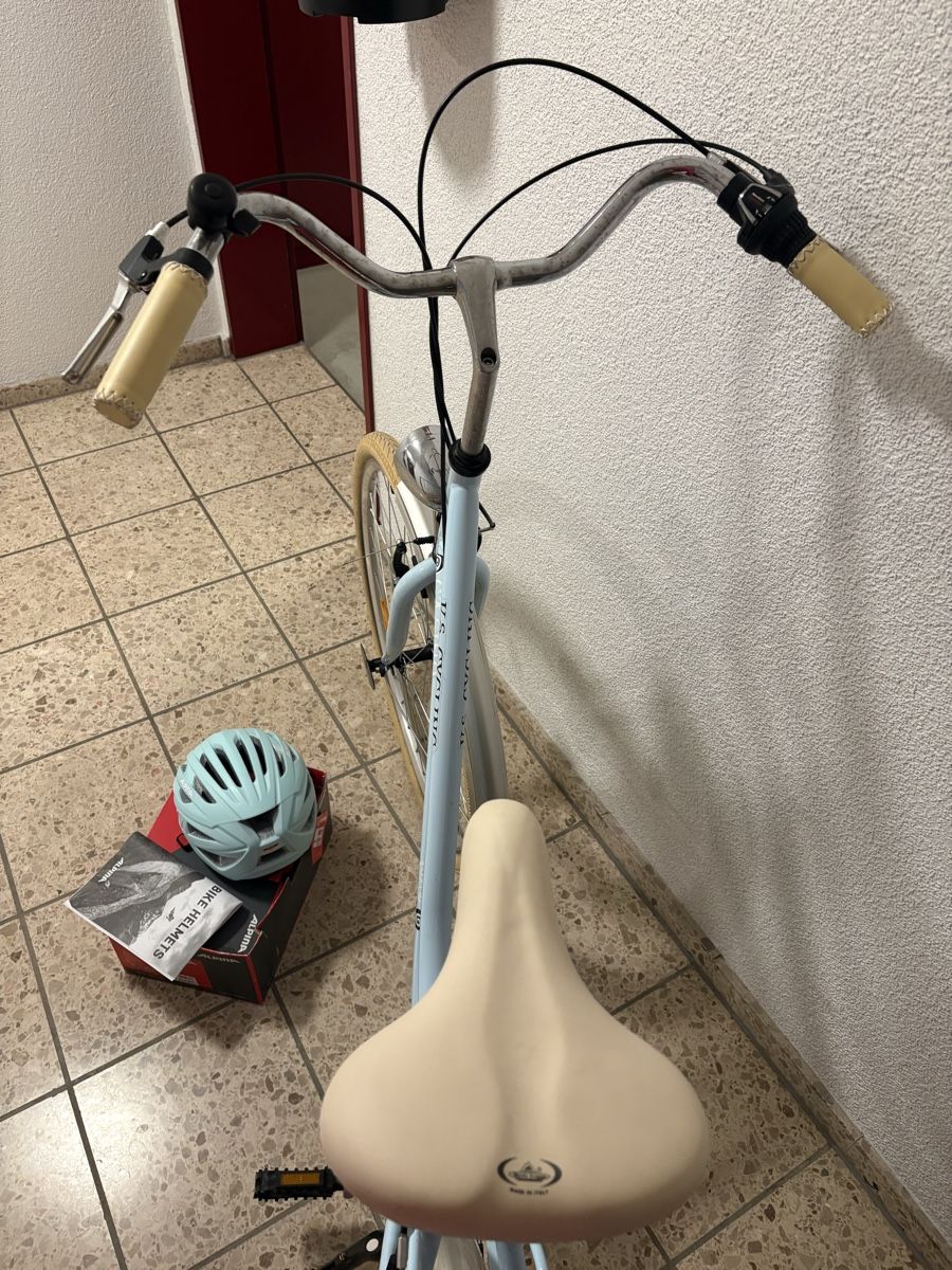 Biciclette: Damenvelo hellblau mit passendem Helm neuwertig – Usato da Bassersdorf venduto da Shoppingkatze19 2