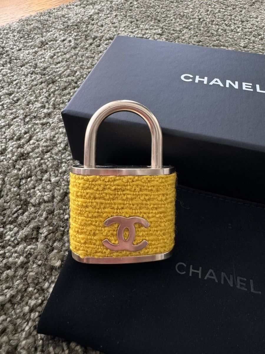 Chanel Broschen & Nadeln: Chanel Padlock Brosche – Gebraucht aus Wallisellen von rb_88 1
