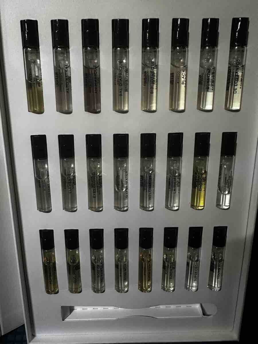 Byredo Profumi & Eau de Toilette: Coffret d'échantillons Byredo 24 parfums – Nuovo (secondo la descrizione) da Puidoux venduto da jel_crq6 3