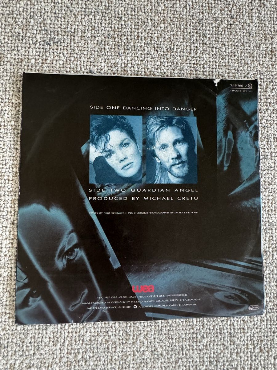 Dischi in vinile: Inker & Hamilton - Dancing Into Danger - 7" Single - 80's – Usato da Rorbas venduto da BlackstarRecords 1