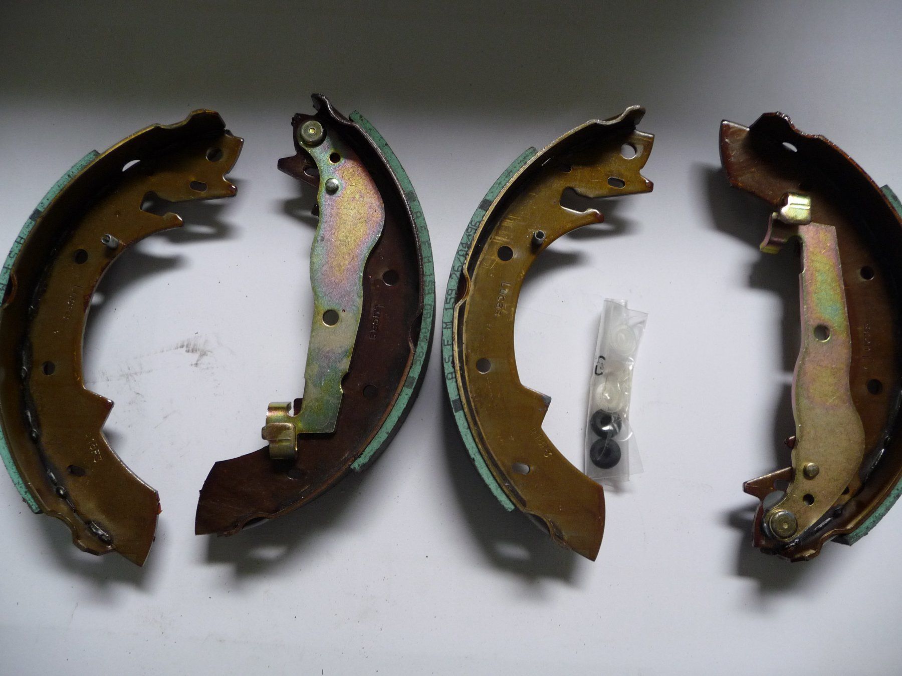 Renault Tutti pezzi di ricambio auto: Renault Bremsbackensatz  77 01 203 563 – Nuovo e nell'imballaggio originale da Bennau venduto da Marco363