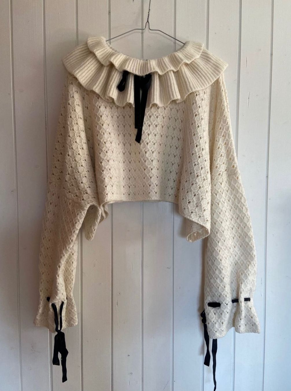 Zara Pullover & Sweatshirts: Zara cropped Pullover mit Rüschen gr M – Gebraucht aus Schwende von debisch