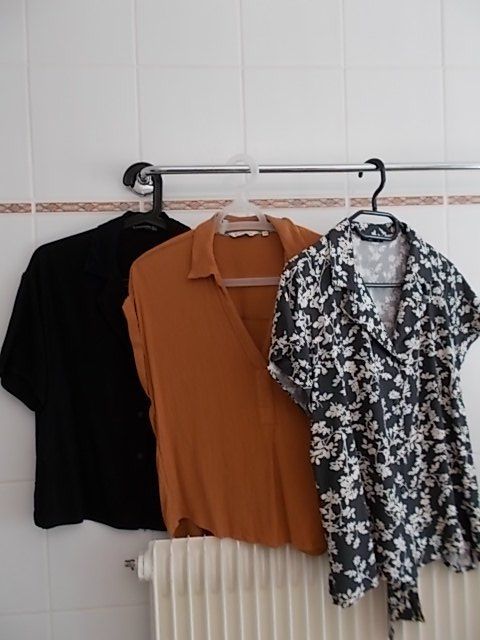 Lotti di vestiti: 3 Blusen Gr.38/40 – Usato da Chexbres venduto da indi03