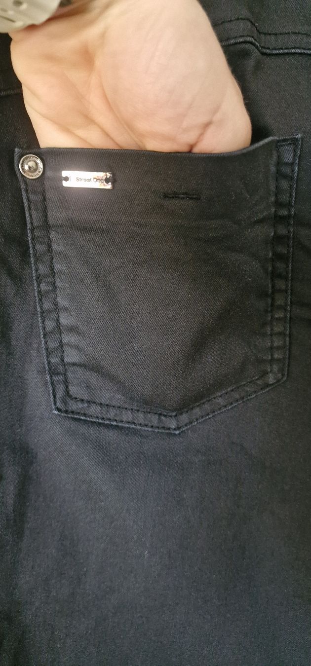 Pantaloni: Street One Hose schwarz 40/30 – Usato da Romanshorn venduto da REALJessiB 2