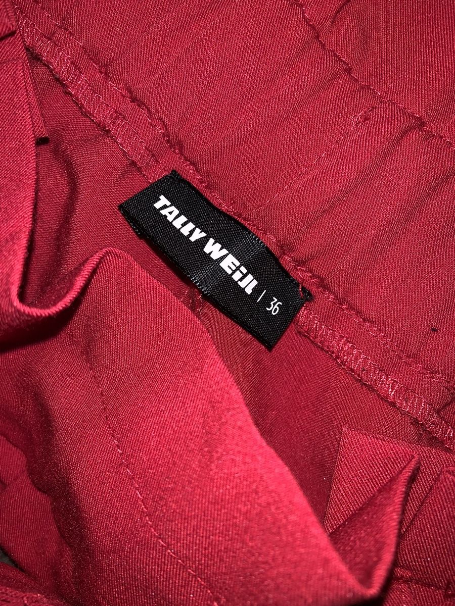 Tally Weijl Pantaloni: Rote Shorts Tally Weijl – Usato da Gondiswil venduto da lor_2rkz 2