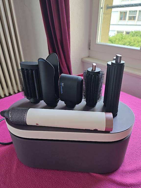 Piastre & Arricciacapelli: Dyson Airwrap Co-anda 2x  comme neuf, set complet – Usato da Yverdon-les-Bains venduto da nev_wl8n