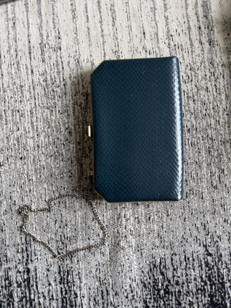 Clutch Tasche dunkelblau mit Kette goldfarben gebraucht