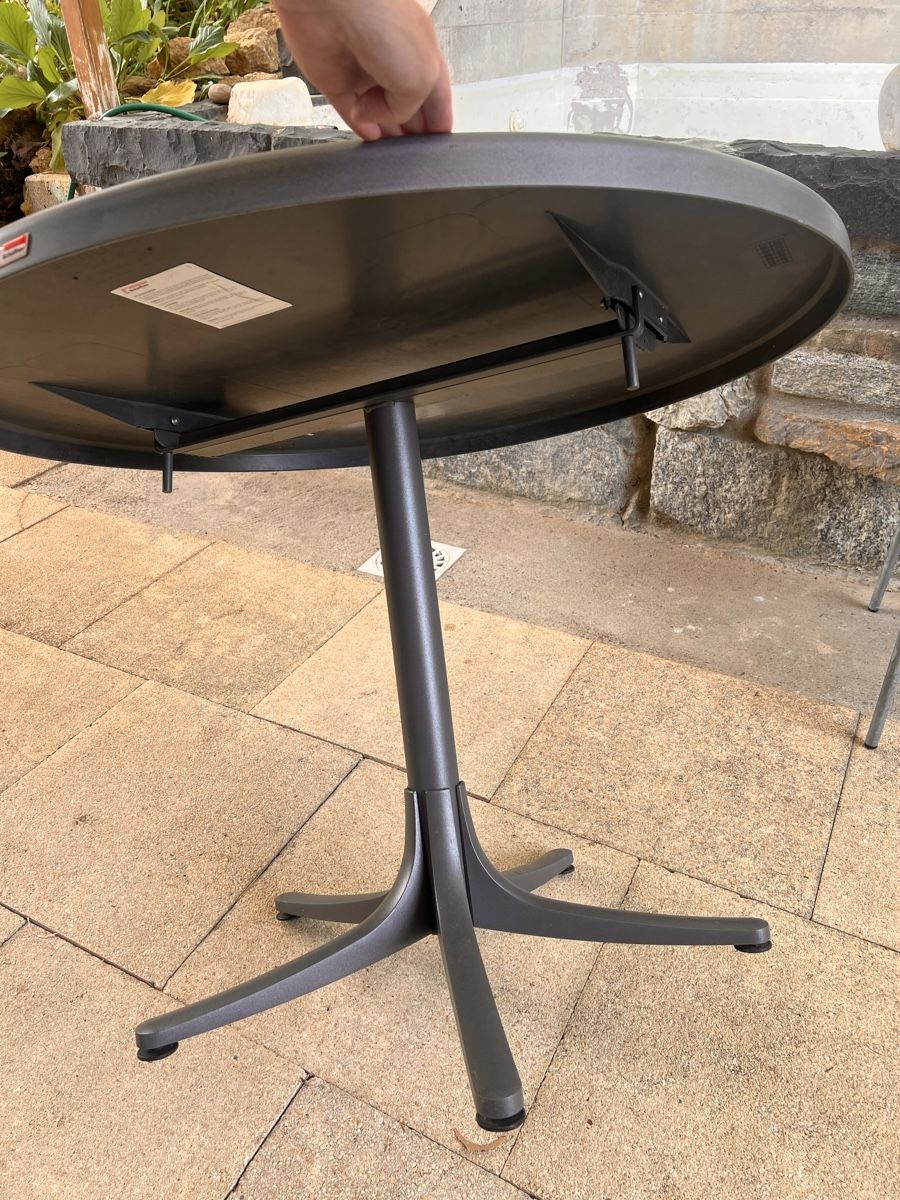Tavoli: Gartentisch Tisch von Schaffner 1 m Durchmesser grau – Usato da Liestal venduto da ben_ltg5 5