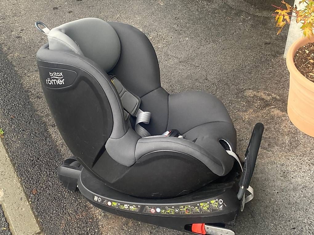 Seggiolini per auto: Siège auto BRITAX RÖMER DualFix 2 R – Usato da Crissier venduto da sleepingmouse 2