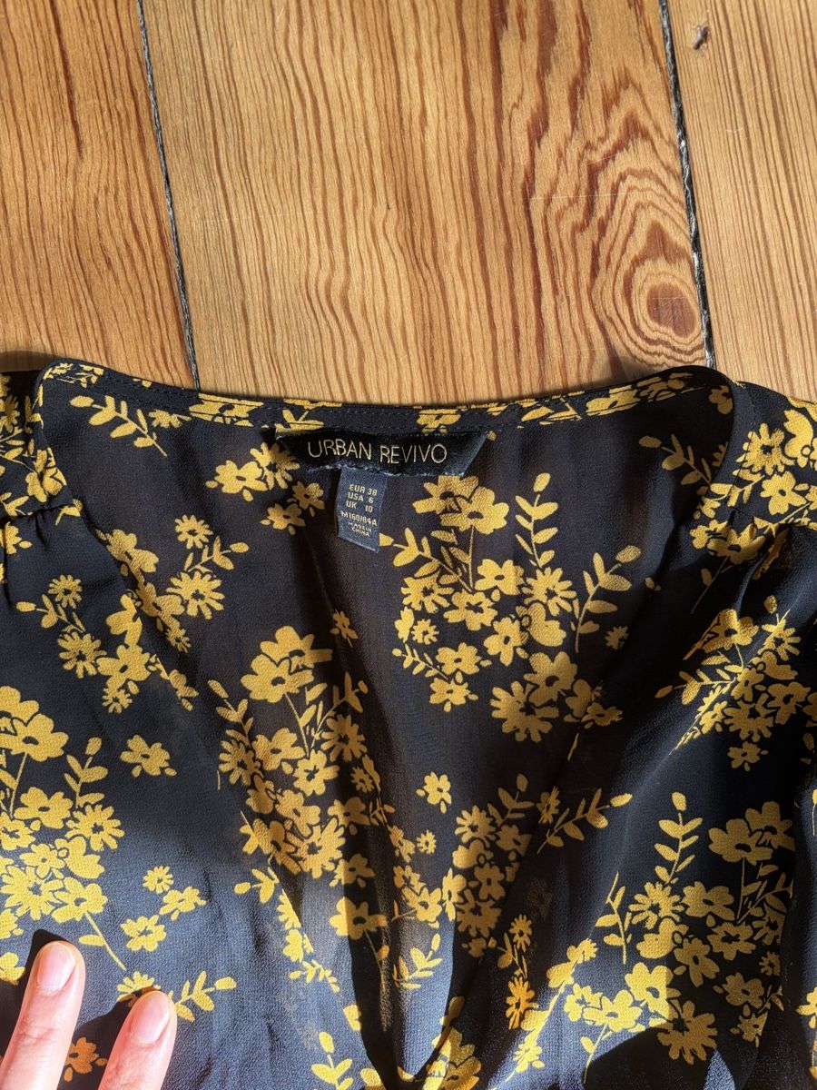 Camicette: Hongkong brand spring/summer  Floral Blouse S – Nuovo e nell'imballaggio originale da Basel venduto da 550_ckp6 2
