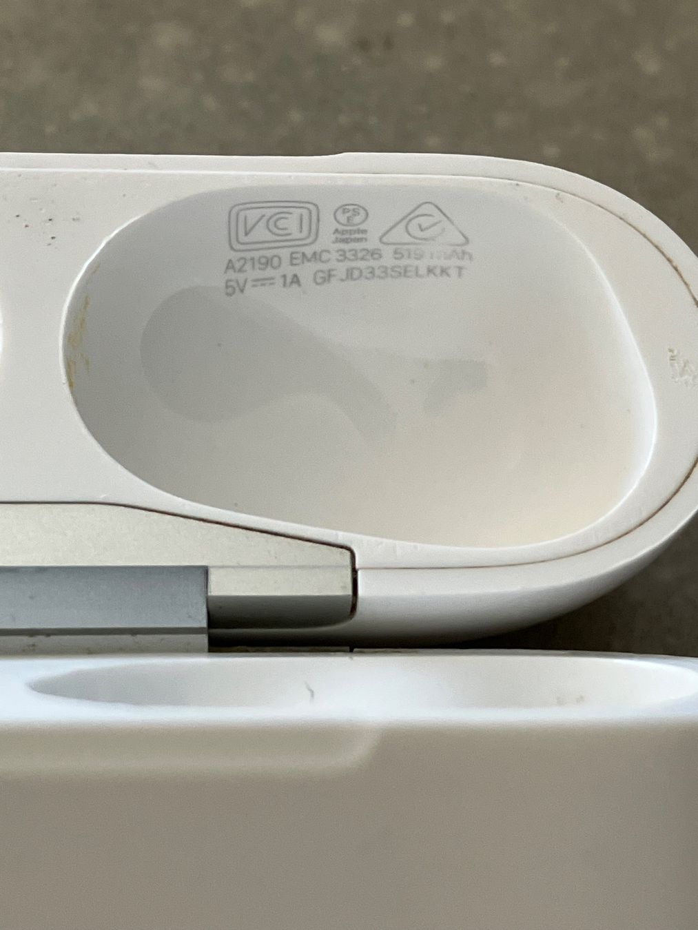 Apple Cuffie: Apple AirPods Pro 1 Charging Case – Usato da Lausanne venduto da mr.v 4