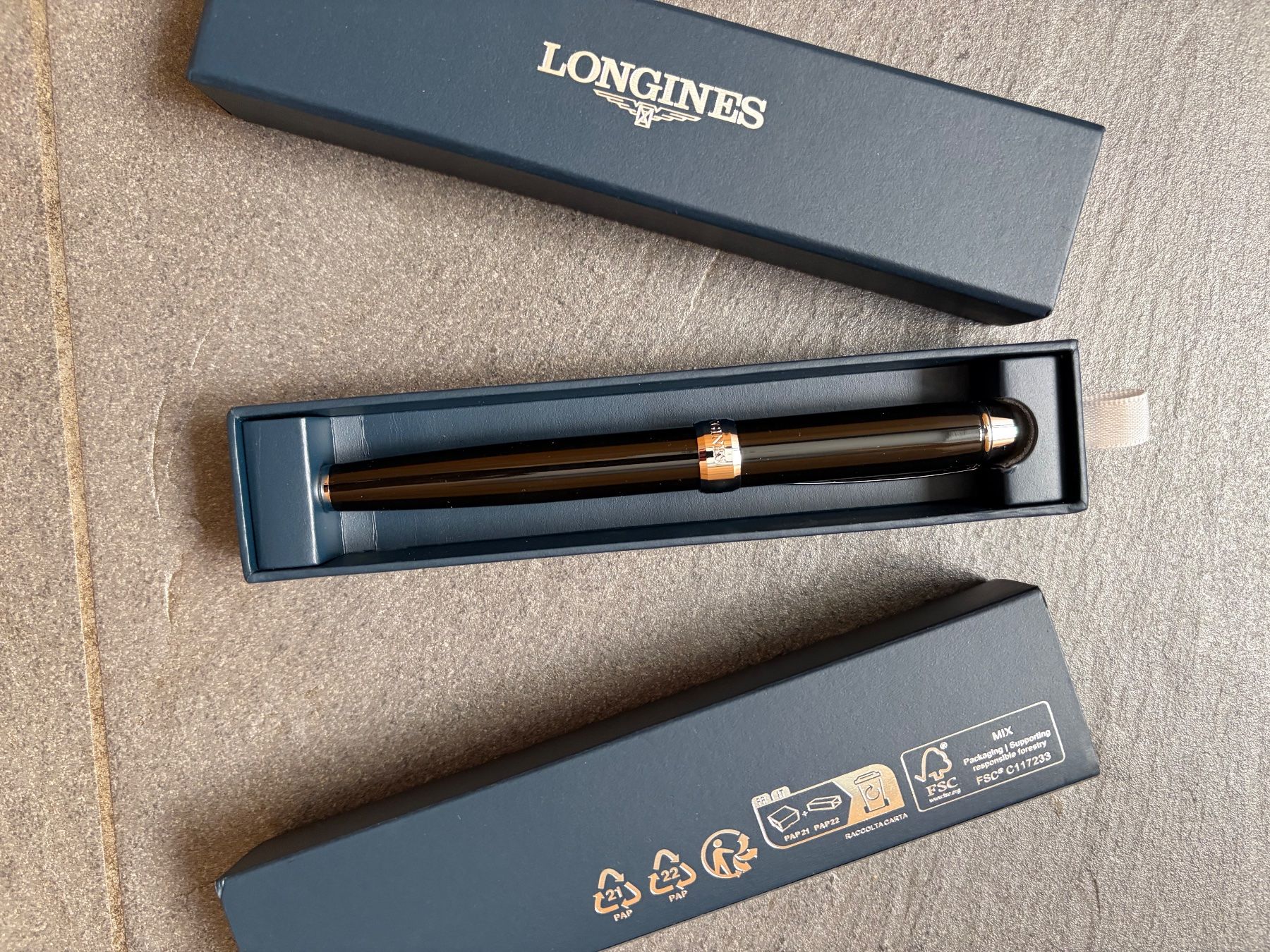 Penna & Evidenziatori: Longines Metall Kugelschreiber Schwarz - orginalverpackt – Nuovo e nell'imballaggio originale da St.Gallen venduto da Boergie