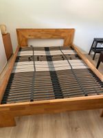Bettgestell mit Lattenroste 