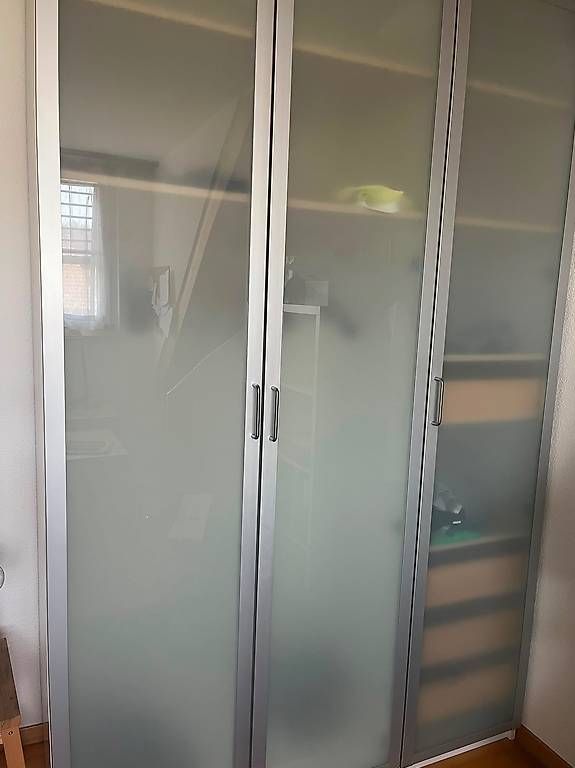 Armadi: 3-türiger Ikea Schrank  – Usato da Knonau venduto da cla_d8jd 1