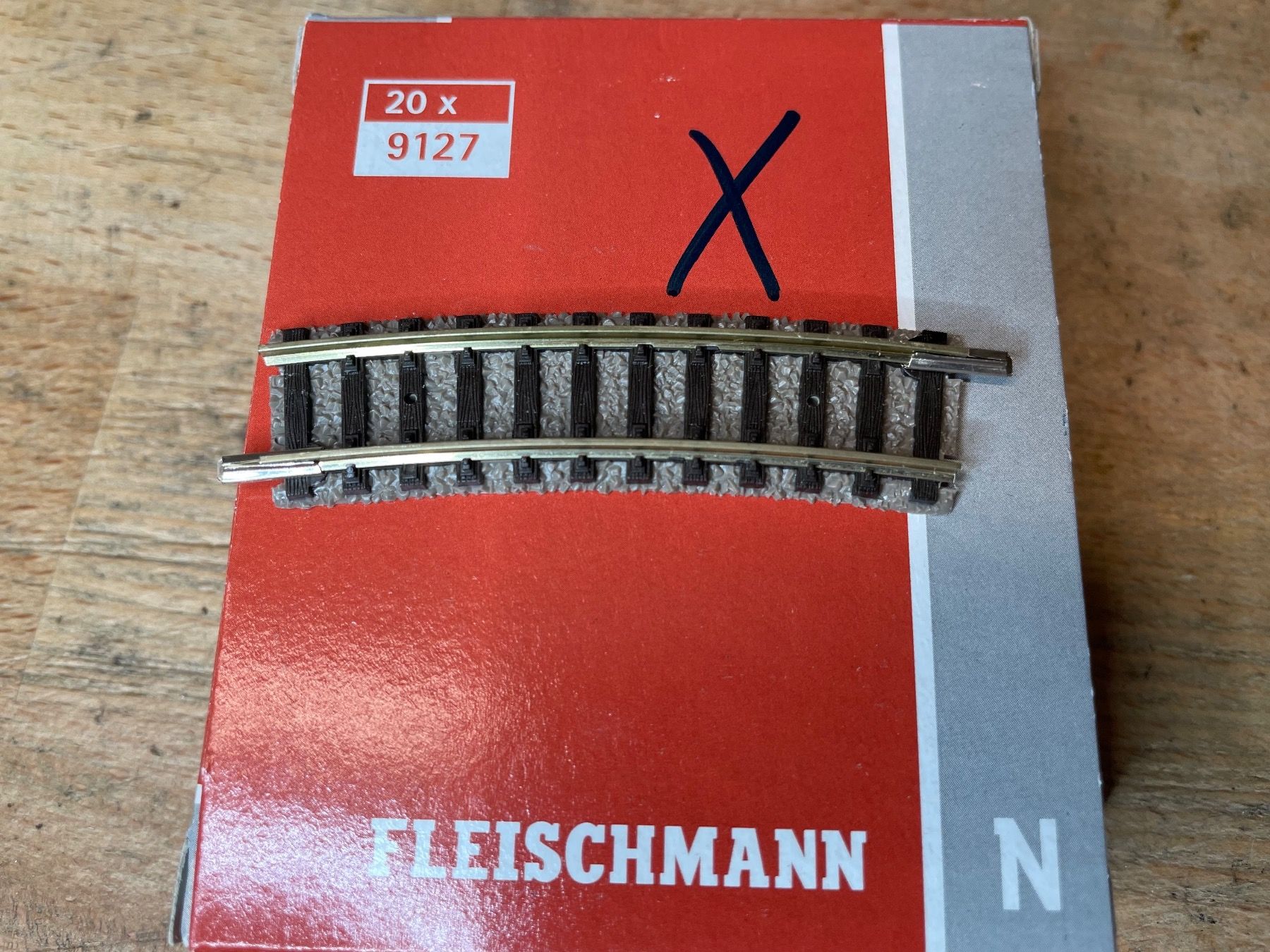 Fleischmann Modellini di ferrovie: Fleischmann 9127 Gleis R2-15° – Nuovo e nell'imballaggio originale da Hauterive NE venduto da eriamch