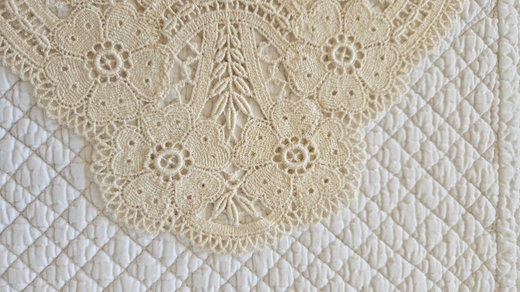 Untersetzer: Spitzendeckchen Spitzendeckeli Spitze Shabby Chic Beige Oval – Gebraucht aus Gossau ZH von LeoniesDeko 1