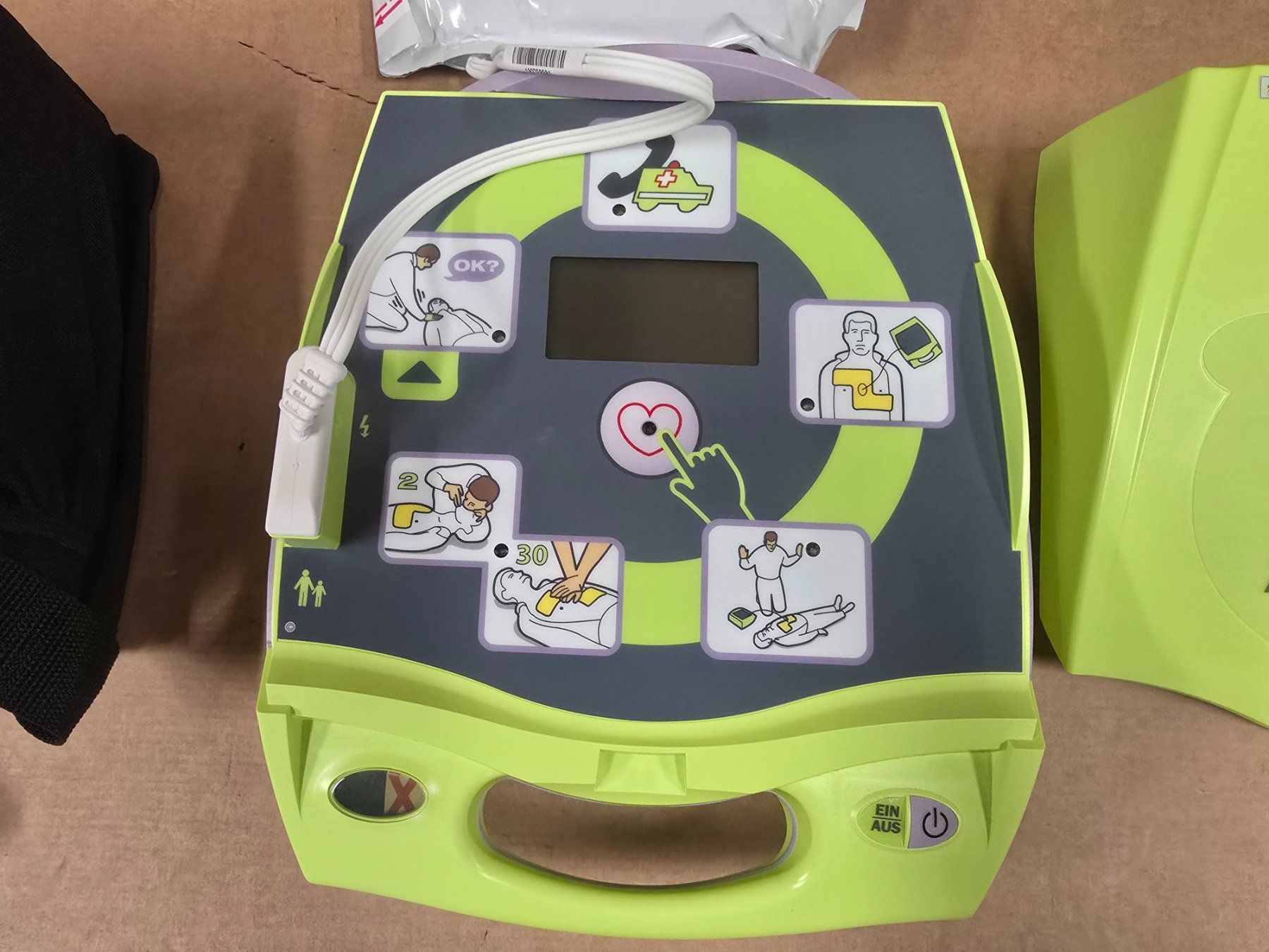 Attrezzature mediche: Profi AED Defibrilator neuwertig ab 1.- – Usato da KRINAU venduto da Mio_Liqstyle 3