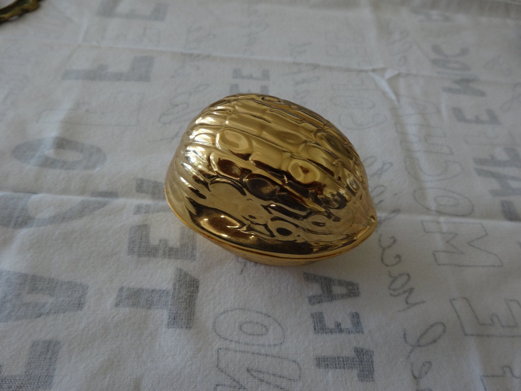 Toutes les décorations: Nussschatulle Goldfarbig – D'occasion à Neerach par jenny062 1
