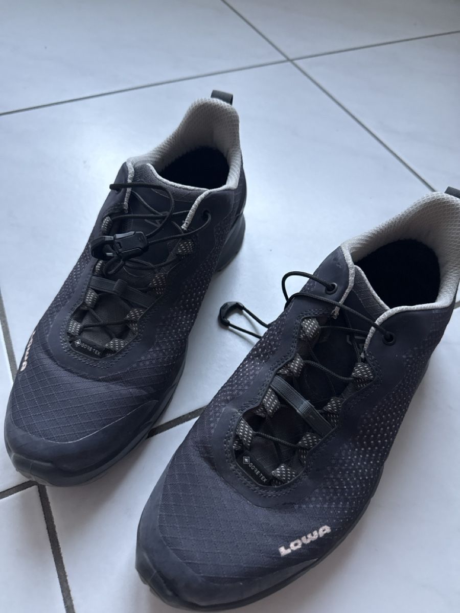 Lowa Chaussures femmes: LOWA Wanderschuhe Gr 39.5 – Neuf (Voir description) à Zell ZH par Guffos