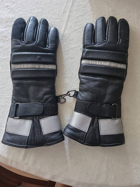 Handschuhe & Handstulpen: Gants de moto neuf – Gebraucht aus Neuchâtel von Osowiecki