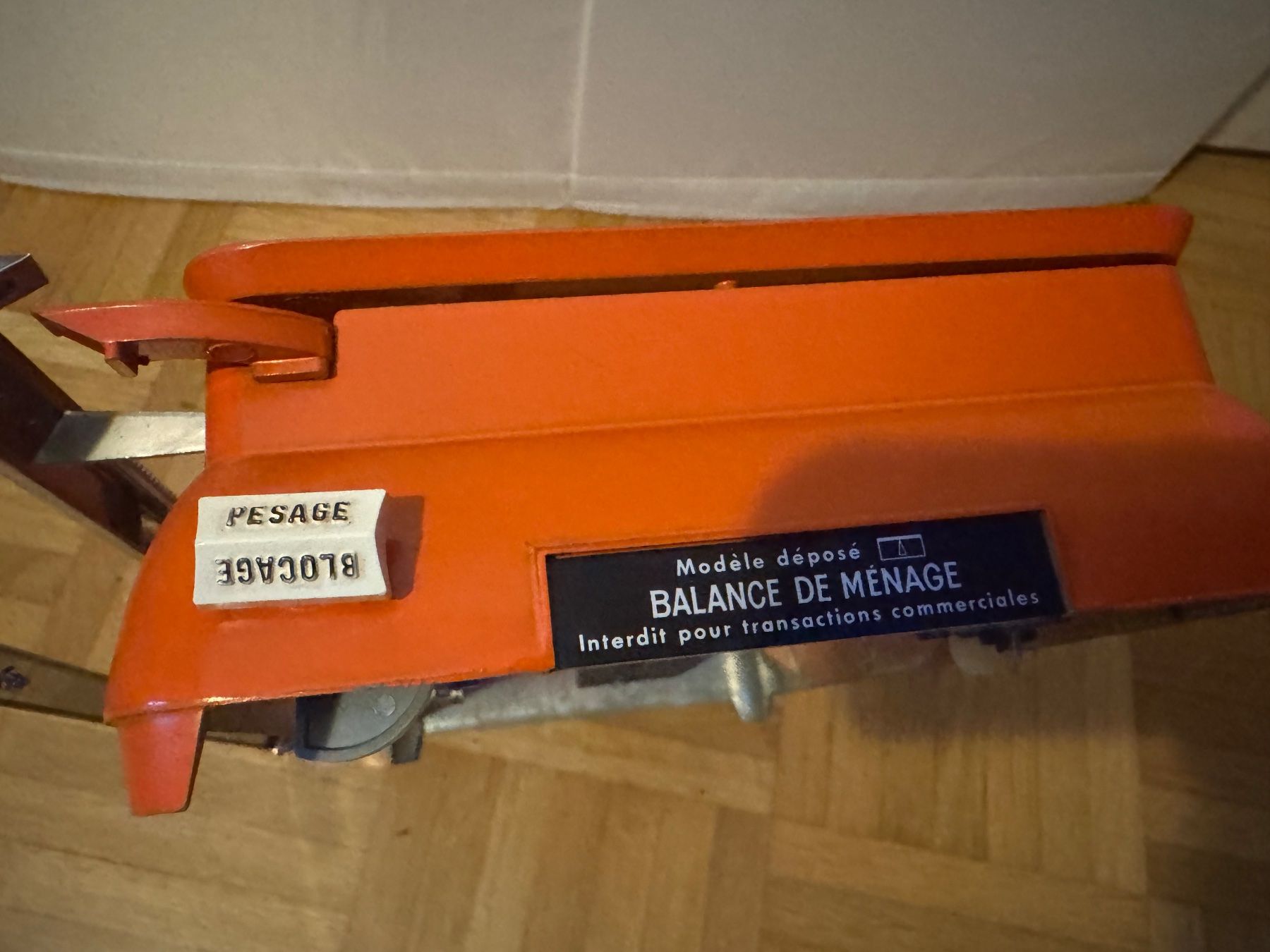 Balances et poids: Alte Küchenwaage – D'occasion à Bern par AlphaCentauriA 2