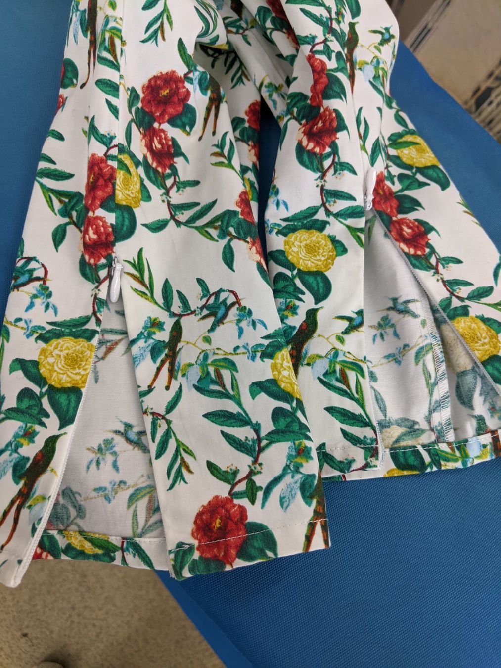 Armani Pantaloni: Armani Sommerhose GR 40 – Nuovo e nell'imballaggio originale da Langnau am Albis venduto da Judithsebi 5