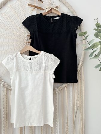 *2x Mädchenshirt Gr. 134 mit Lochstickerei *NEU 