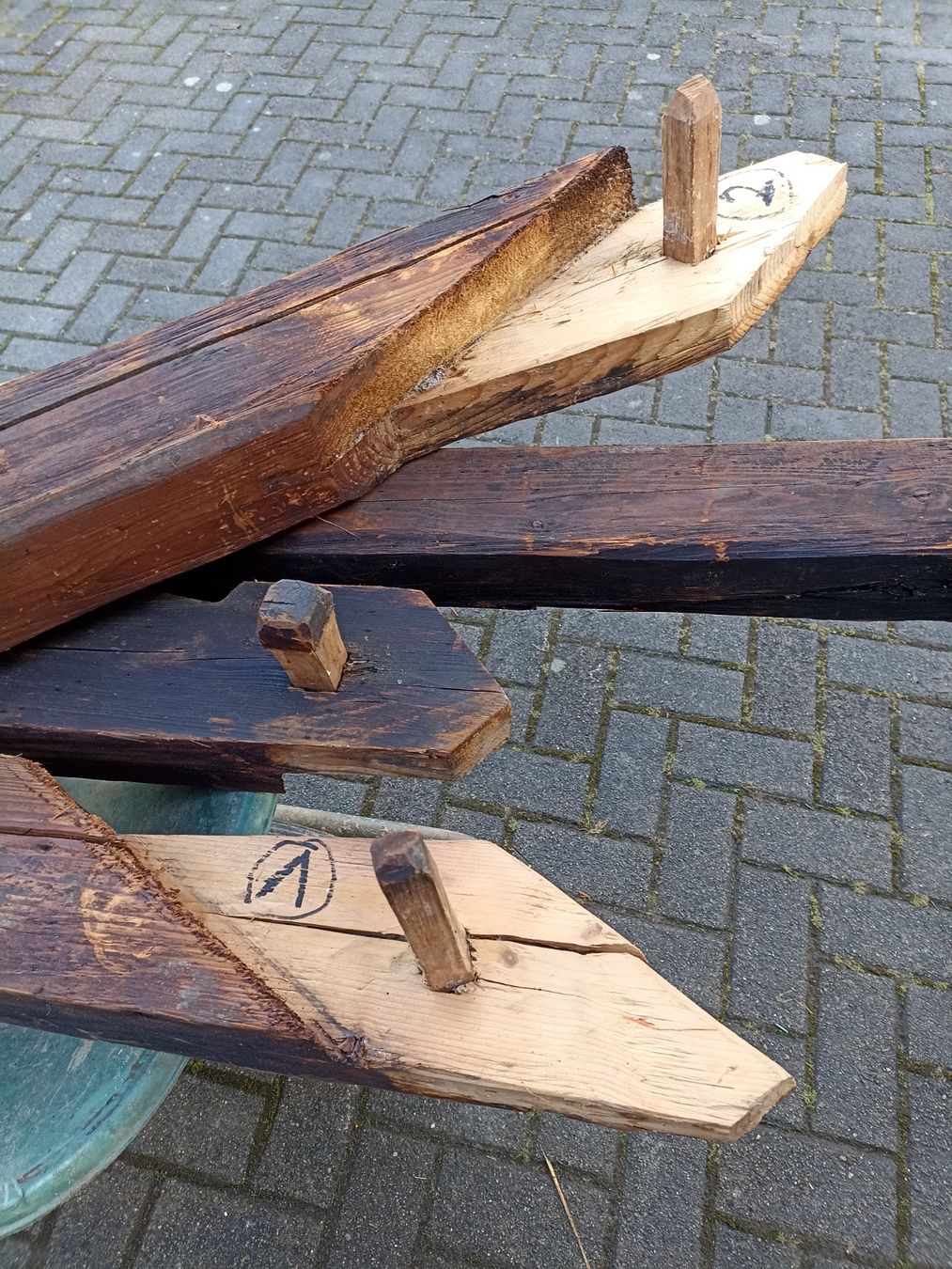 Articoli in legno: Alt Holz Alt Balken – Usato da Grosswangen venduto da dini13 5
