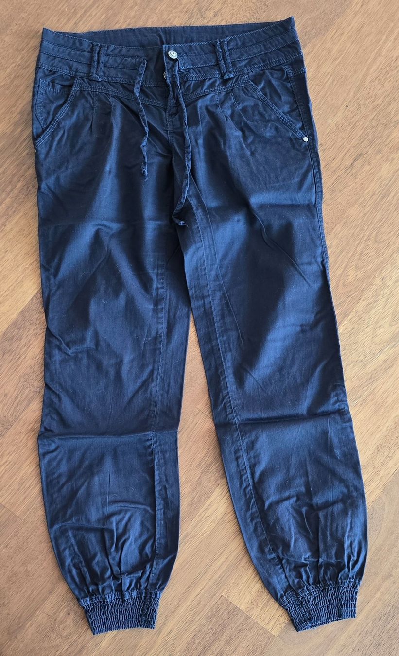 Lotti di vestiti: Second Hand Hosen Gr. 36/38 – Usato da Seuzach venduto da Verano_2026 3