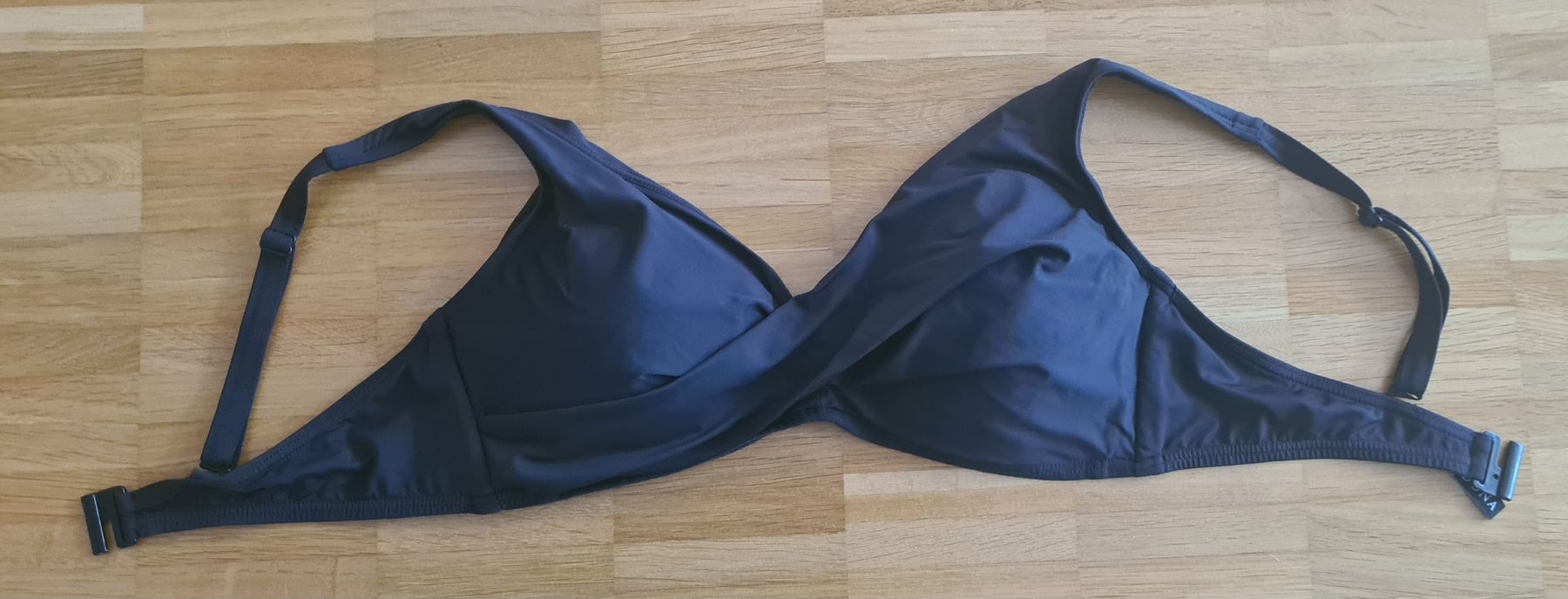 Beldona Badekleider & Bikinis: Schwarzer Bikini-Oberteil Grösse 40E, wie neu! – Neu (gemäss Beschreibung) aus Chur von Sonne01028