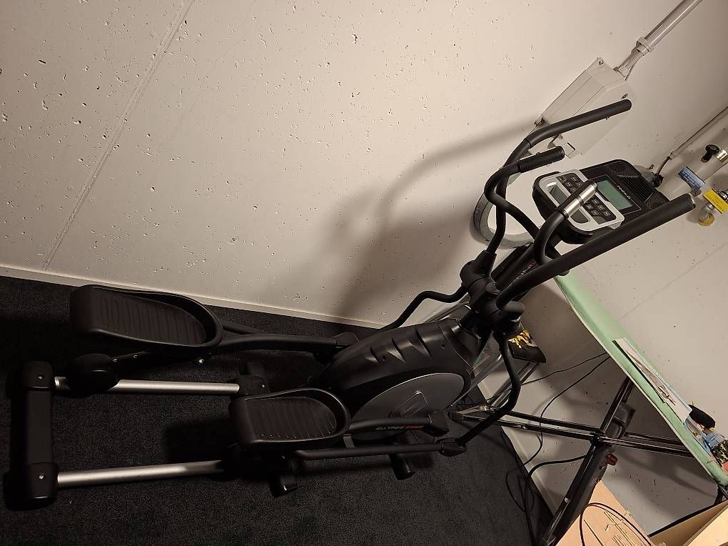Vélos d'appartement: Crosstrainer finnlo ellypsis e3000 – D'occasion à Weinfelden par fishfood 4