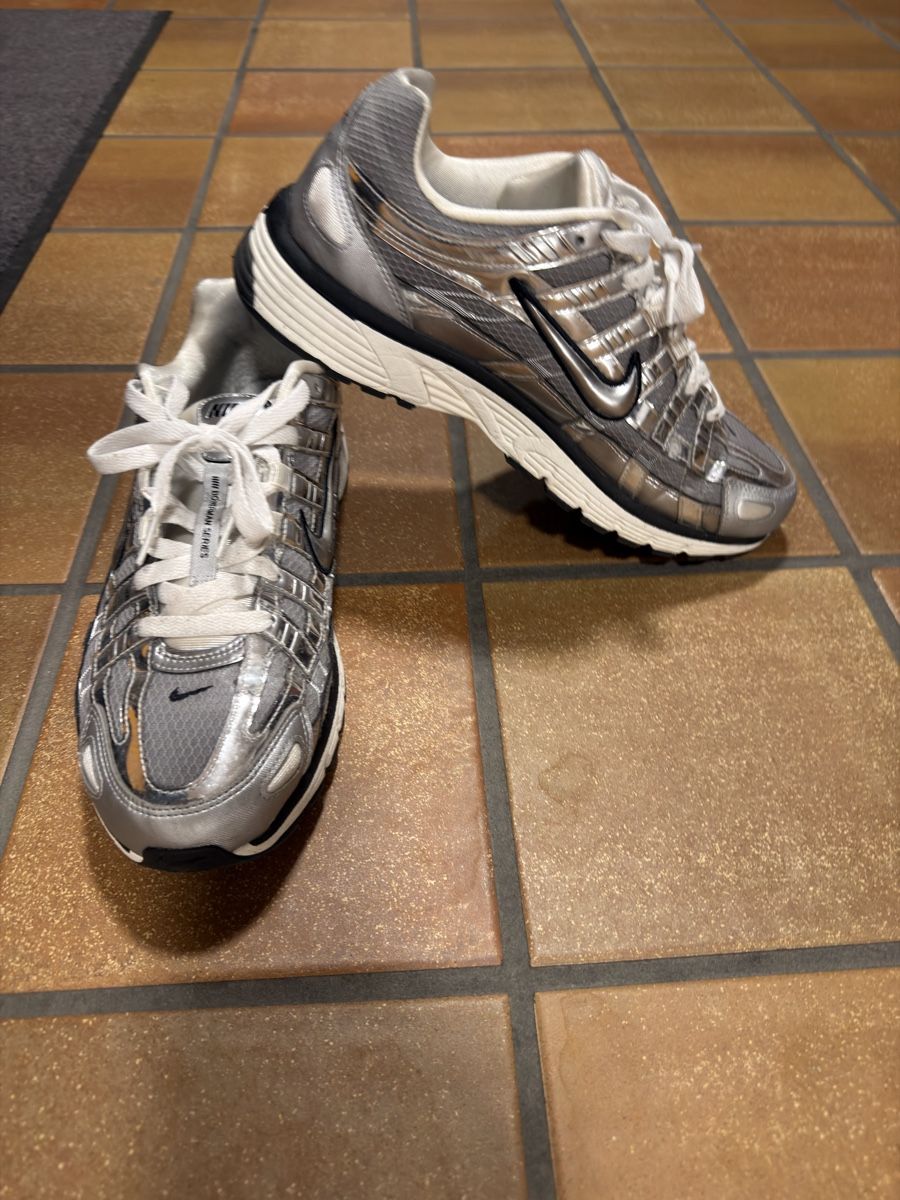 Nike Scarpe da uomo: Nike P6000  metalicsilber/grau Gr. 44.5 – Usato da Hombrechtikon venduto da AGNE01 1