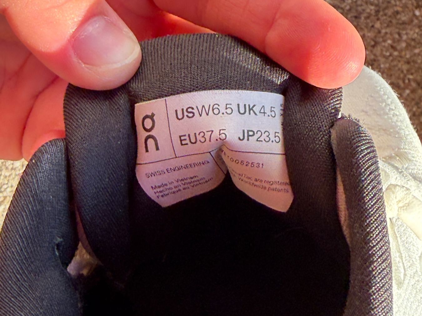 On Scarpe da donna: ON Schuhe Cloudtilt Grösse 37.5 weiss – Usato da Winterthur venduto da xywint 4