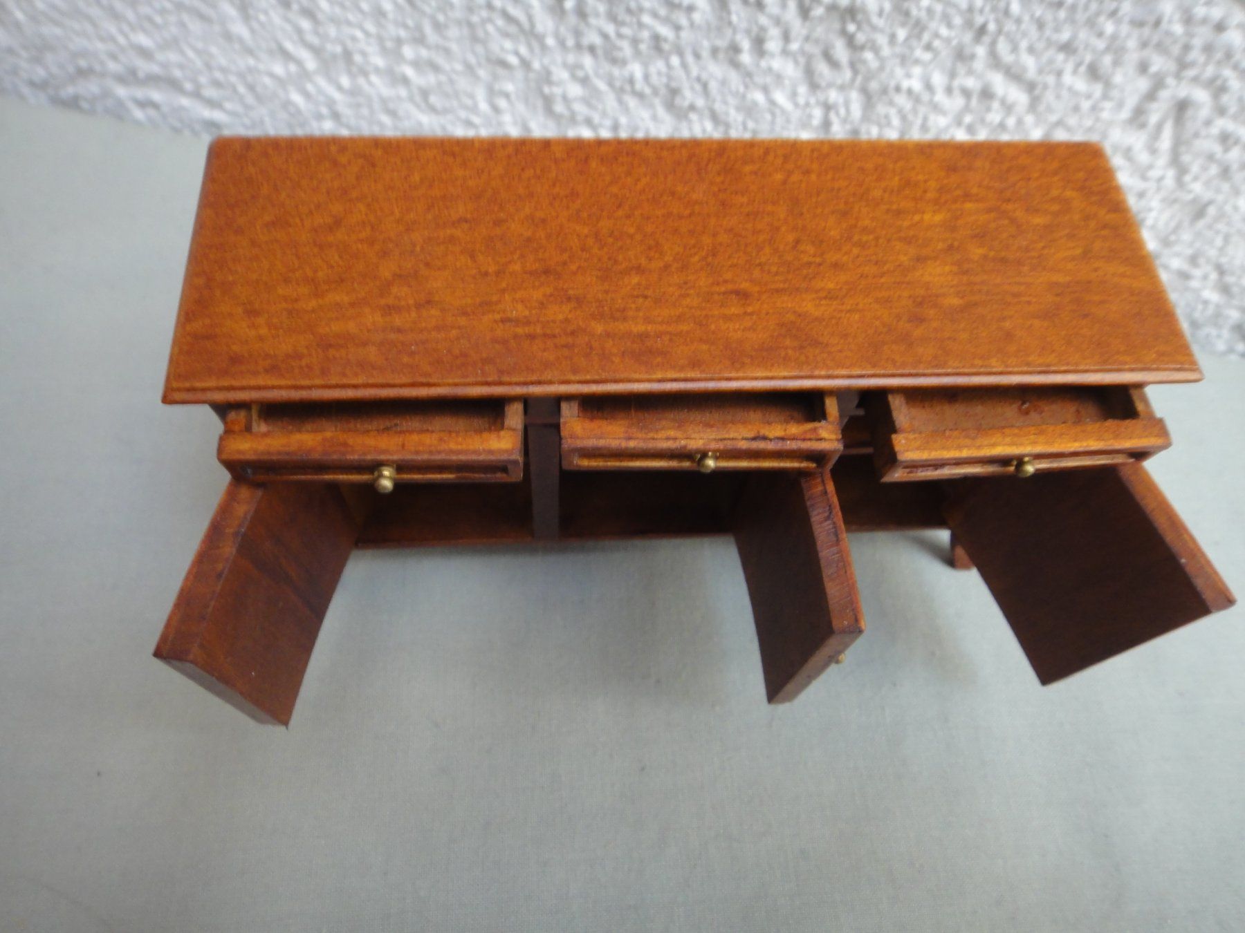 Case e mobili per bambole: Puppenhaus Anrichte/Buffet, Stil "Restauration", Kirschbaum – Nuovo e nell'imballaggio originale da Detligen venduto da Crissie307 2