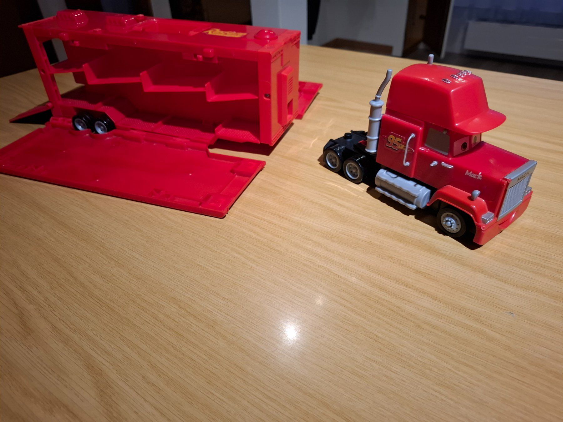 Spielzeuge: Lightning McQueen Mack Lastwagen – Gebraucht aus Erstfeld von hasi1987 5