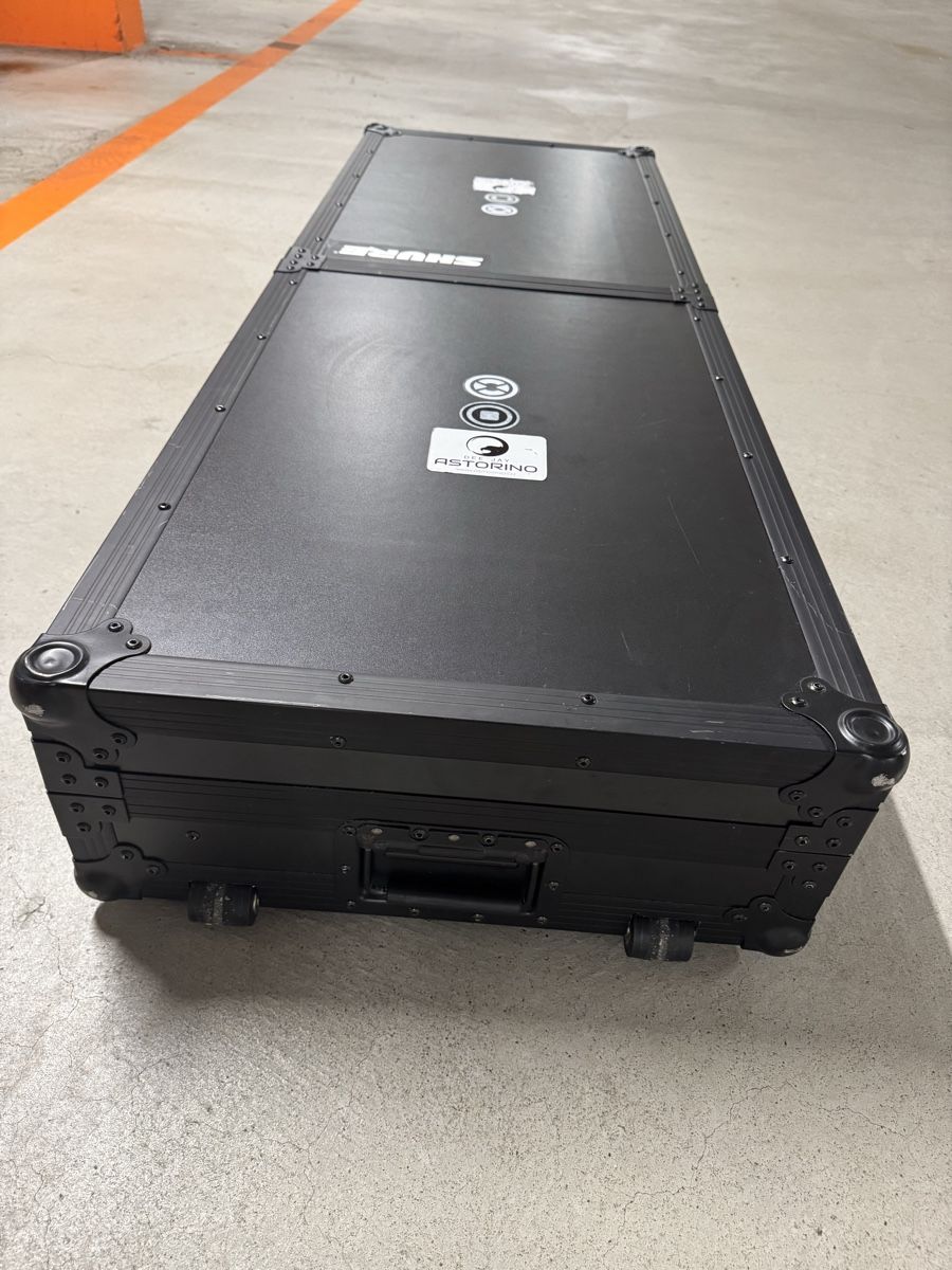 Behringer Console di mixaggio: DJ Pult / Case  Behringer mit LED Licht schwarz – Usato da Ehrendingen venduto da Sansav 5