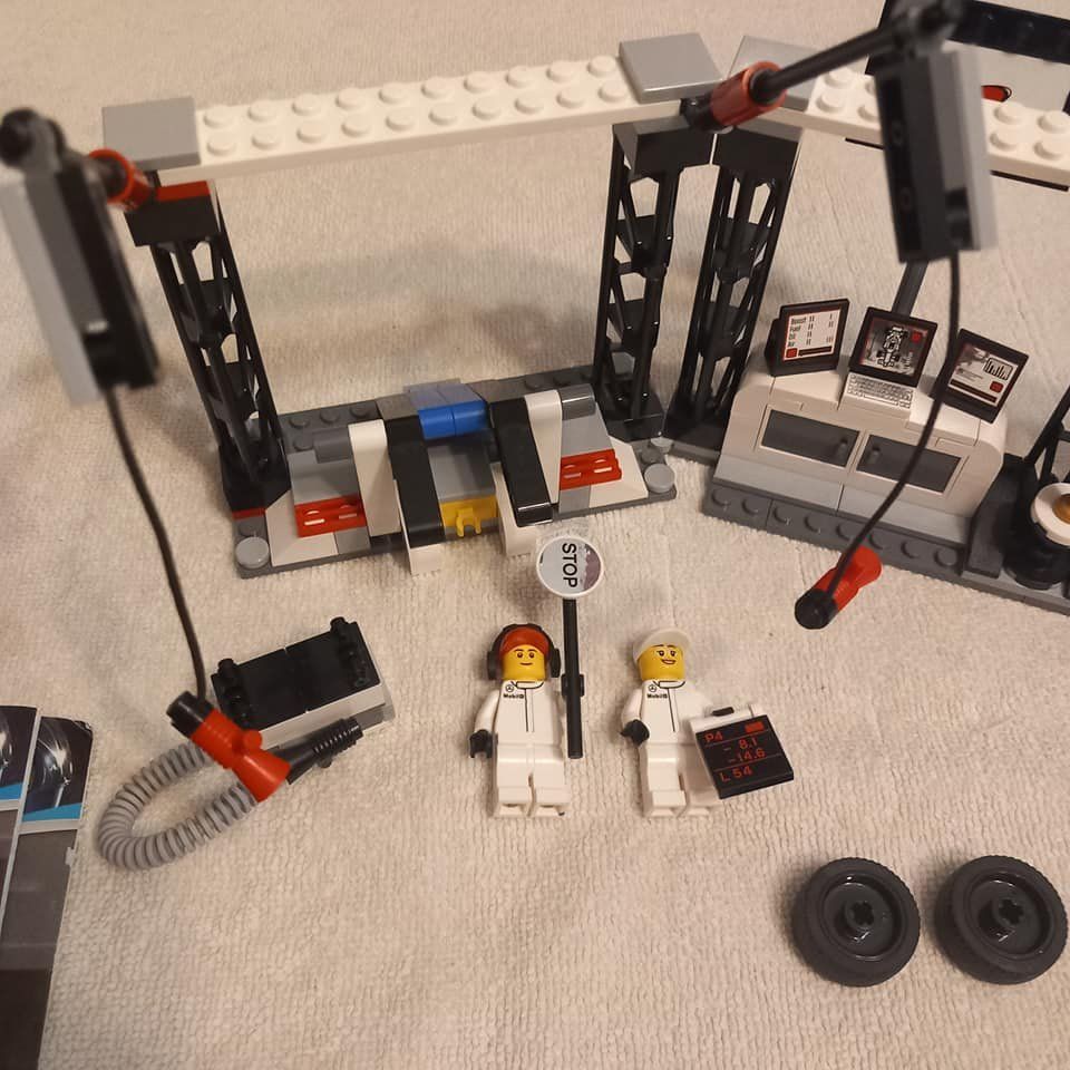 Lego Spielzeuge: LEGO 75911 Speed Champions Mercedes Box Jg2015 – Gebraucht aus Münchenbuchsee von  2