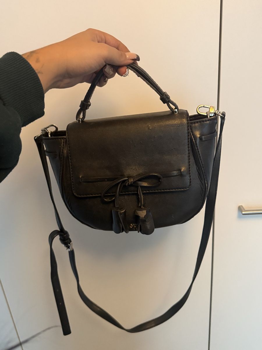 Guess Sacs femmes: Guess Tasche schwarz – D'occasion à Kradolf par lar_fbp9