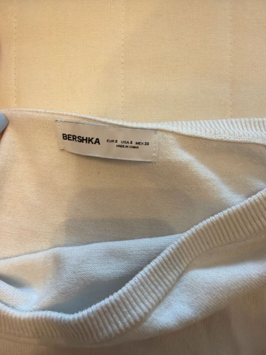 Bershka Top: Pull BERSHKA blanc taille S – Usato da Ursy venduto da lar_q5nv 1