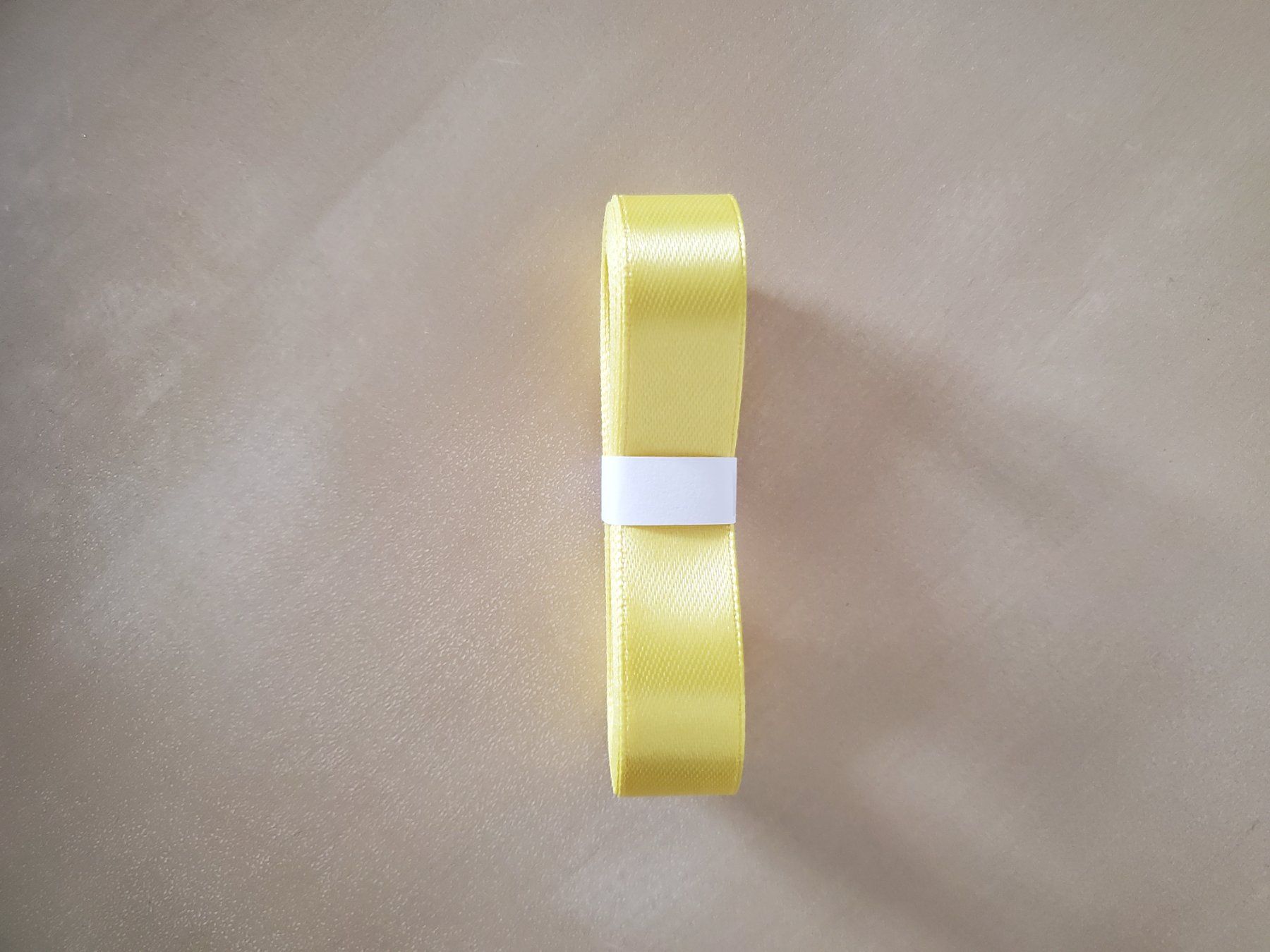 Nastri decorativi: Gelbes Satinband 15mm, 5 Meter – Nuovo (secondo la descrizione) da Lanzenhäusern venduto da Ulika 1
