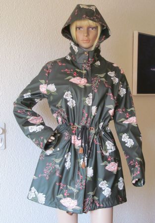 NEU Lackparka Regenmantel grün, Blumenmuster Amber&June G.44