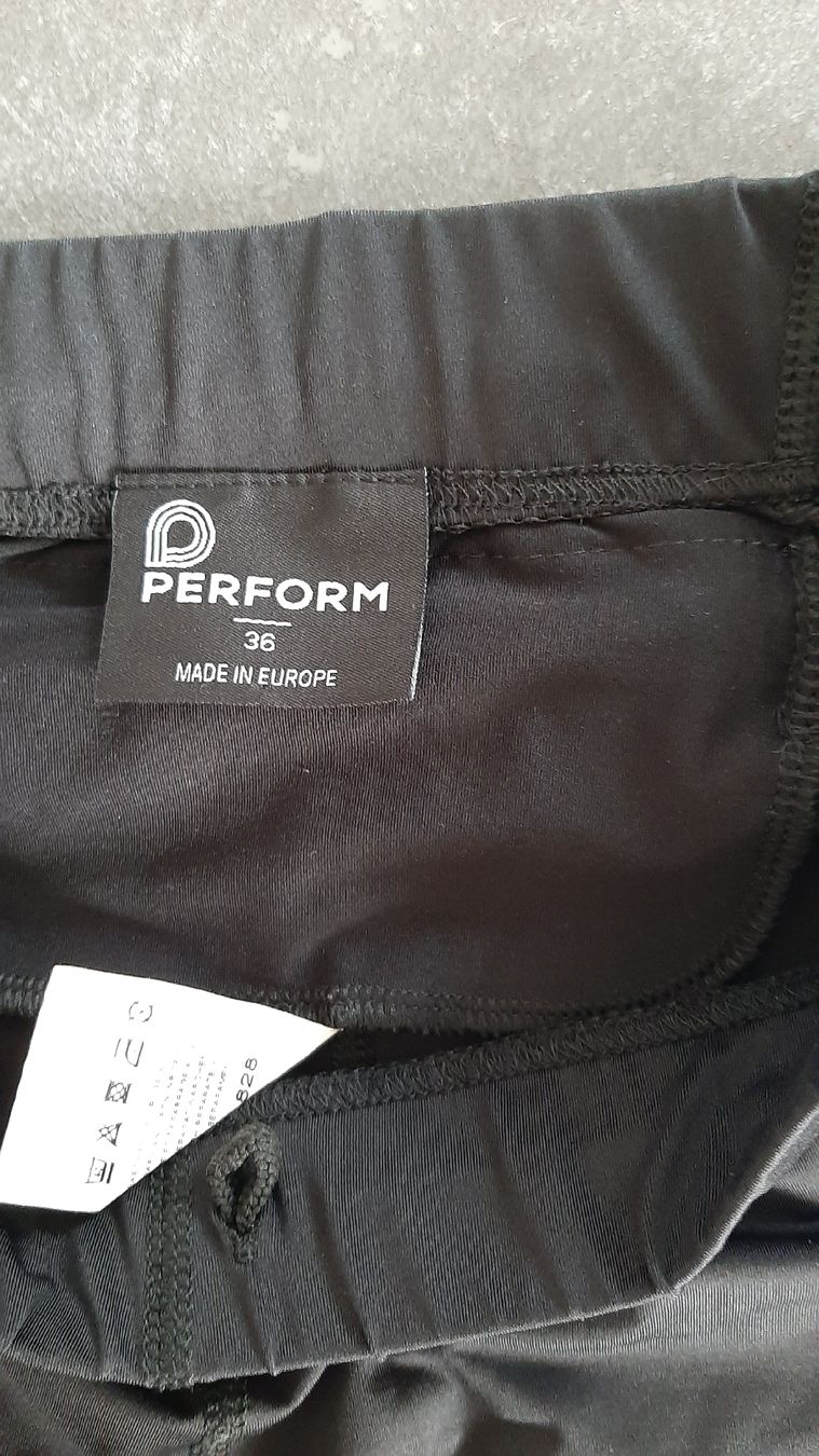Leggings: Perform Tights Grösse 36 – Gebraucht aus Dübendorf von Luuuusmeitli12 2