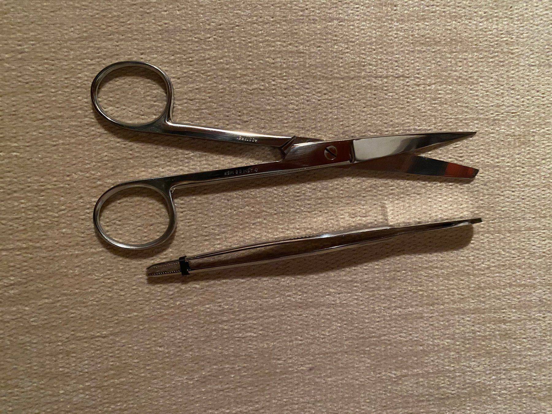 Kit di pronto soccorso: 50 Verbands-Scheren / Pincetten – Nuovo (secondo la descrizione) da Doerflingen venduto da Hikwood
