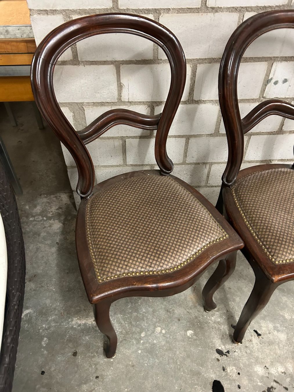 Divani: Altes Sofa mit zwei Stühle – Usato da Würenlingen venduto da 12345678 5