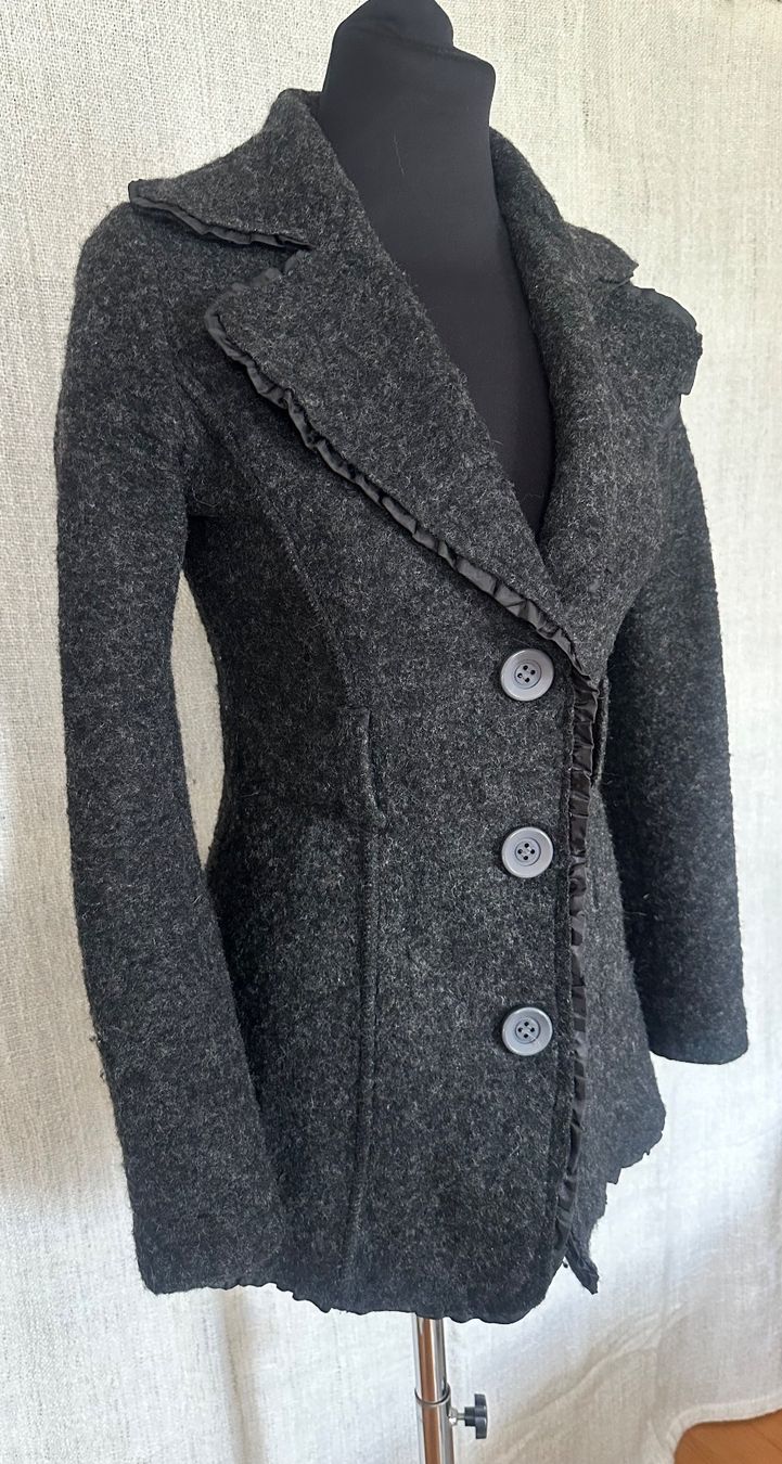 Giacche: Feminin geschnittene Wolljacke Gr. S – Usato da Muri AG venduto da Shoshana5 1