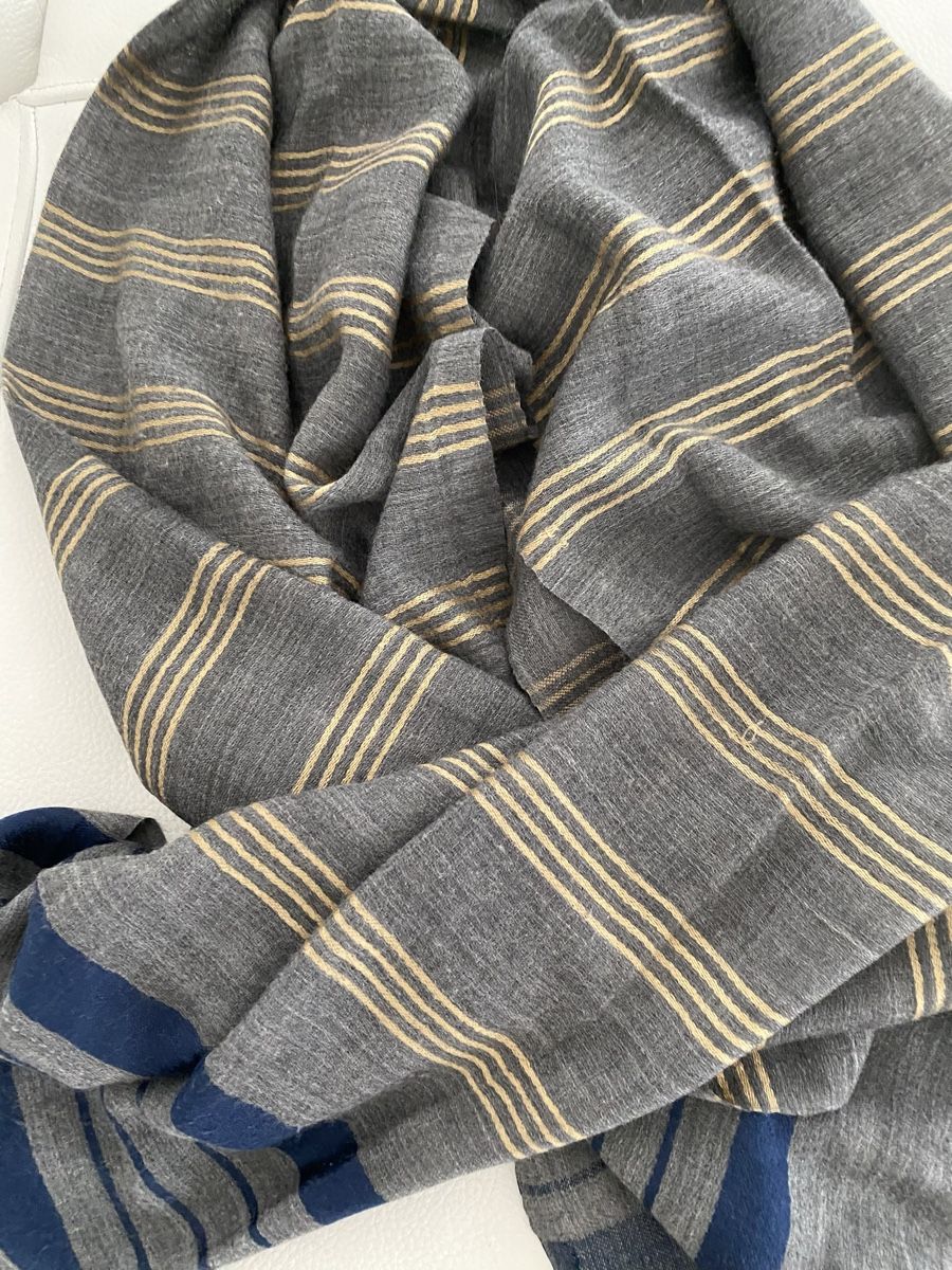 Foulard & Sciarpe: Wolle Schal 🌸 – Usato da Opfikon venduto da Luis144 3