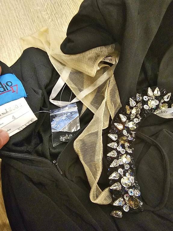 Kleider: Abendkleid – Gebraucht aus Grosshöchstetten von Qenko 2