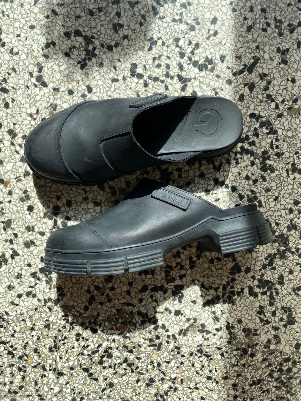Ganni Damenschuhe: Ganni City Rubber Mules Clogs schwarz – Gebraucht aus Zürich von yokoko 2