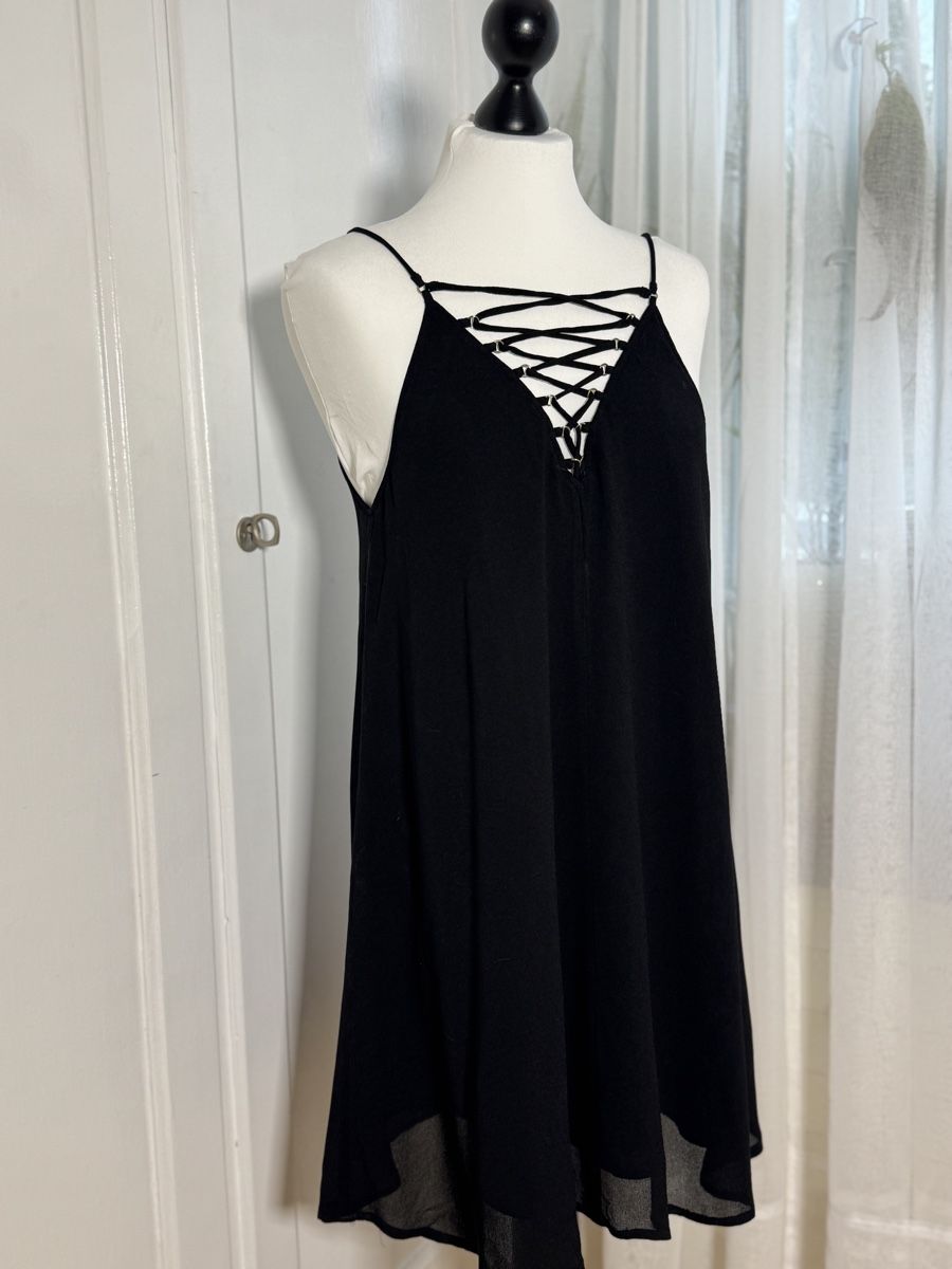 H&M Vestiti: Schwarzes Kleid von H&M, Gr. 40 – Usato da Wetzikon ZH venduto da el-lustigo2