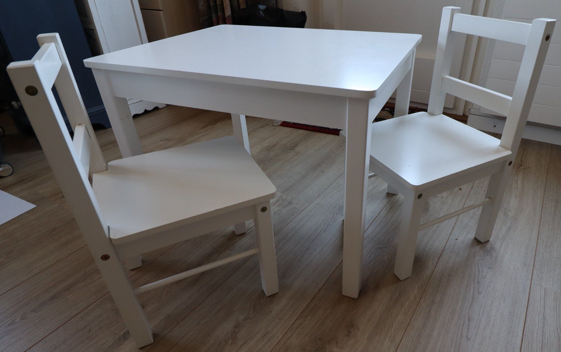 Tischset: Kindertisch mit 2 Stühlen weiss – Gebraucht aus Hagendorn von and_f6dj 1